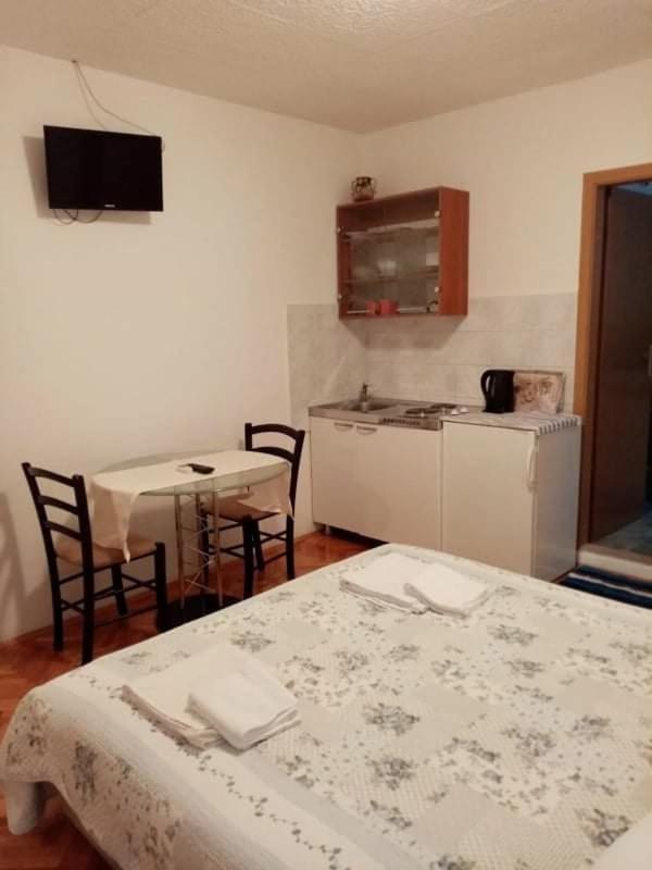 Apartmani Jela Makarska Exterior photo