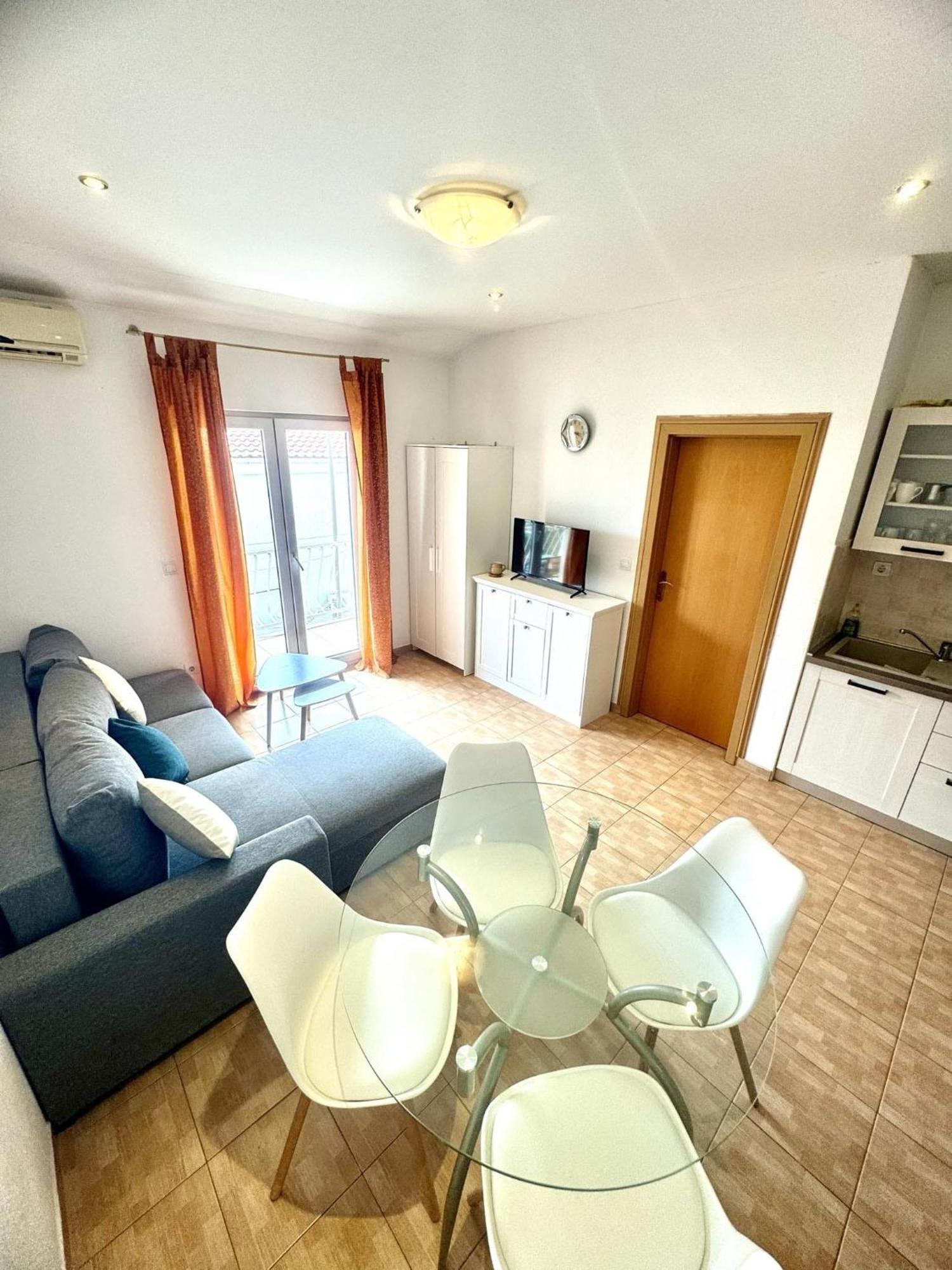 Apartmani Jela Makarska Exterior photo